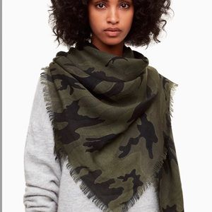Never worn camo Aritzia Scarf!